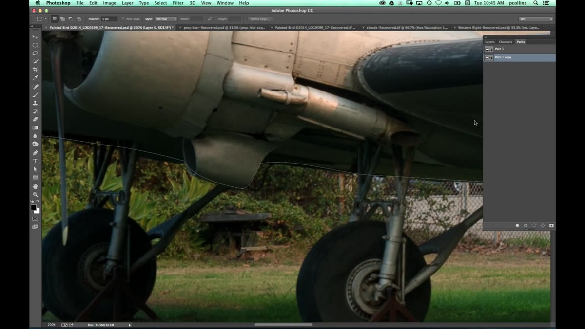 Completed pen path around airplane with wheel detail visible
